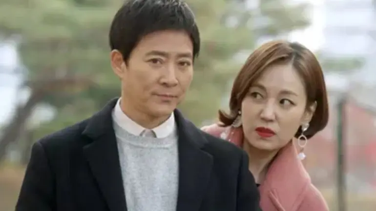 Potret kebersamaan keluarga dalam drama Move to Heaven Adegan keluarga bahagia dalam drama Korea